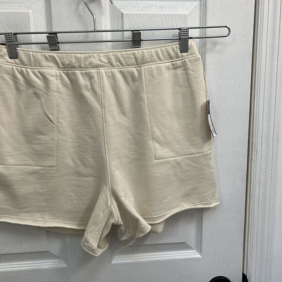NWT Universal Thread Women's Cream Pocket Sweat Shorts Size Medium - Picture 5 of 16